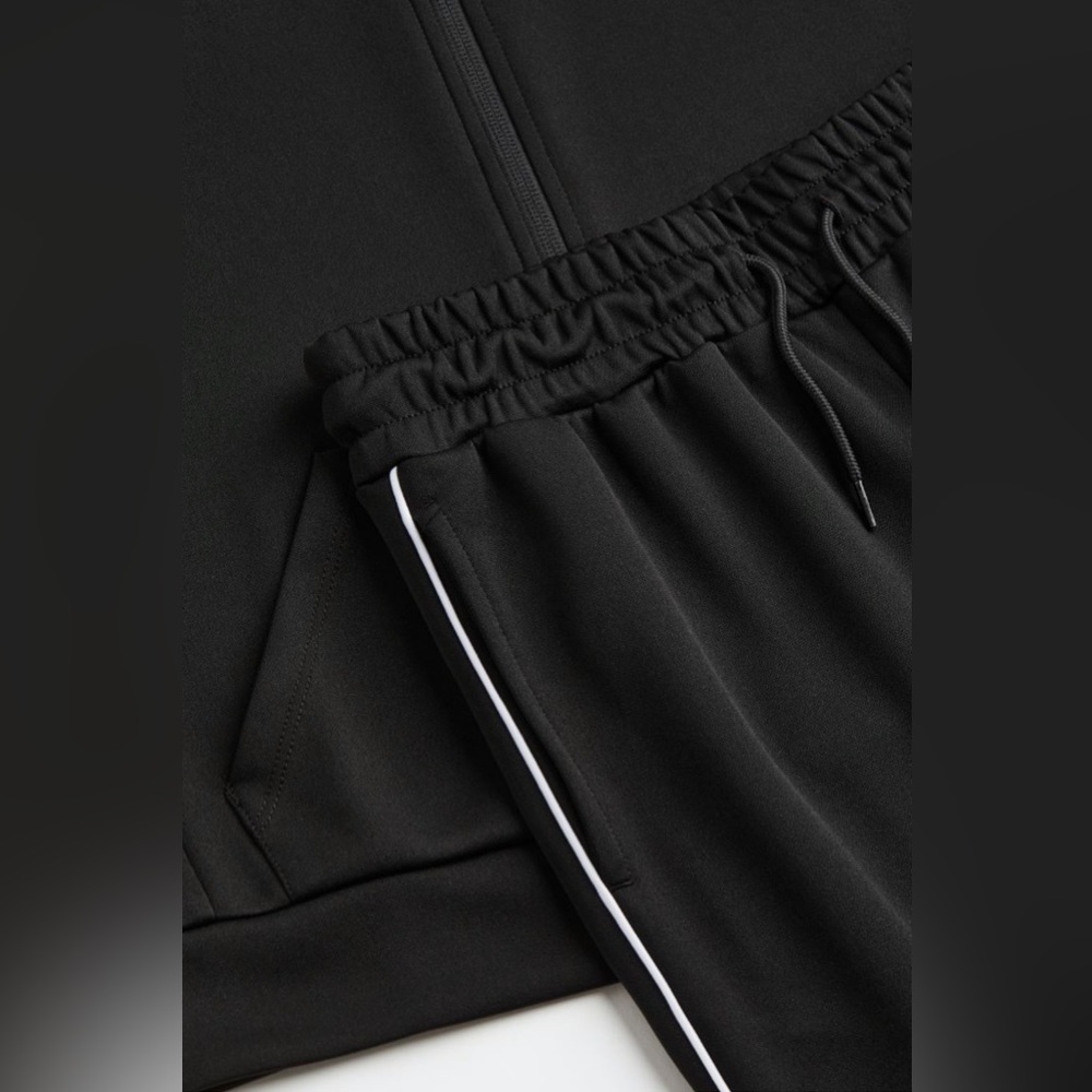 Tracksuit 🔥🔥 - Picture 3 of 5